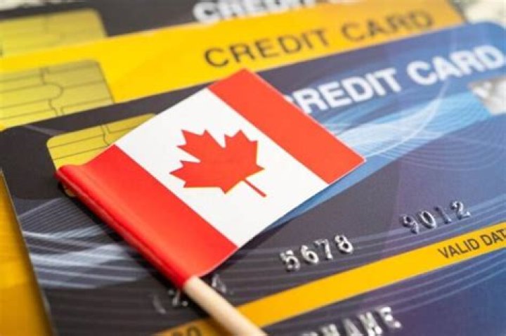 Can a US citizen open a Canadian bank account?