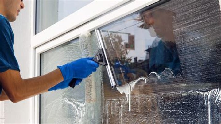 Do window cleaners need public liability?